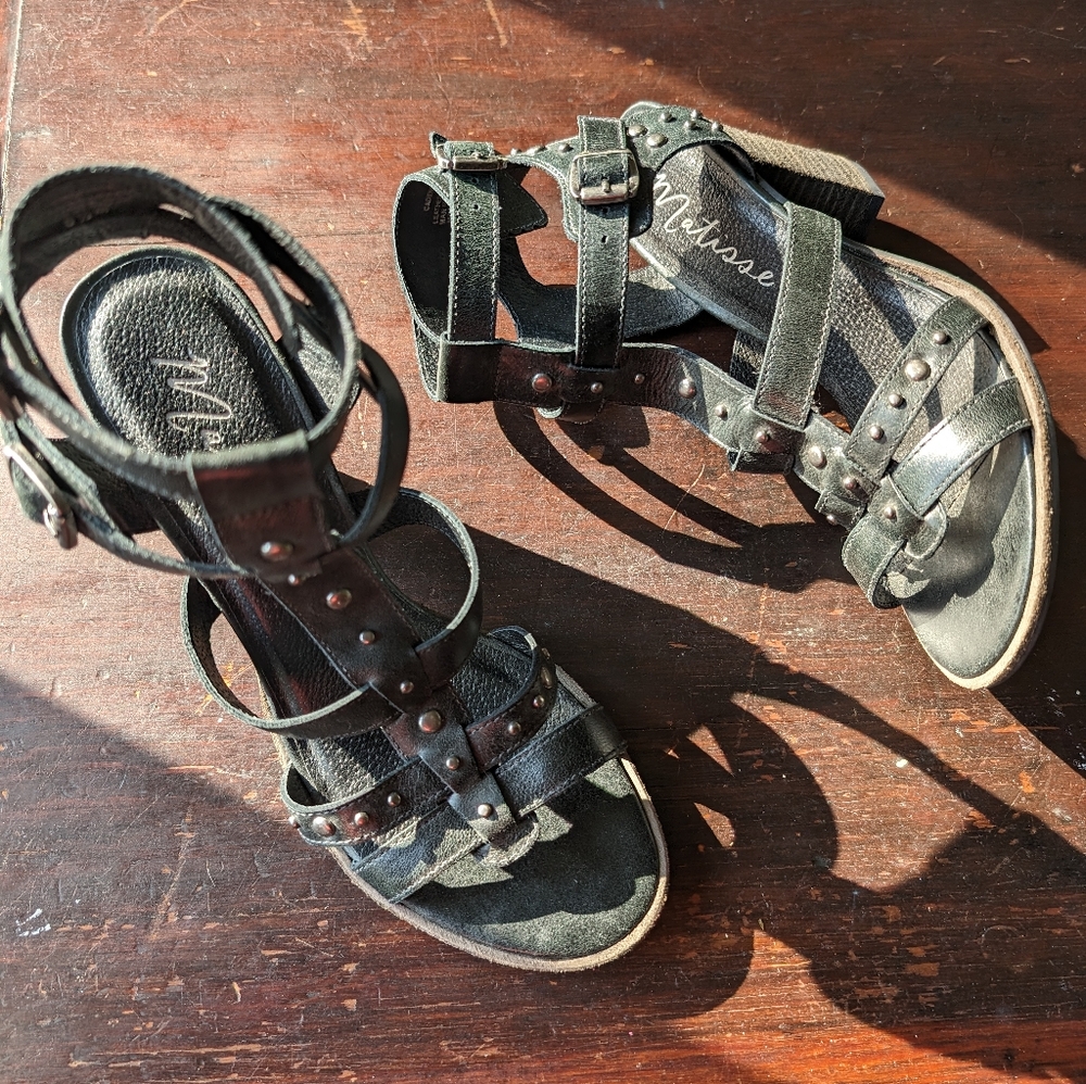 Matisse Cadence Black Leather silver stud gladiator sandal stacked heel 8.5 NWOT